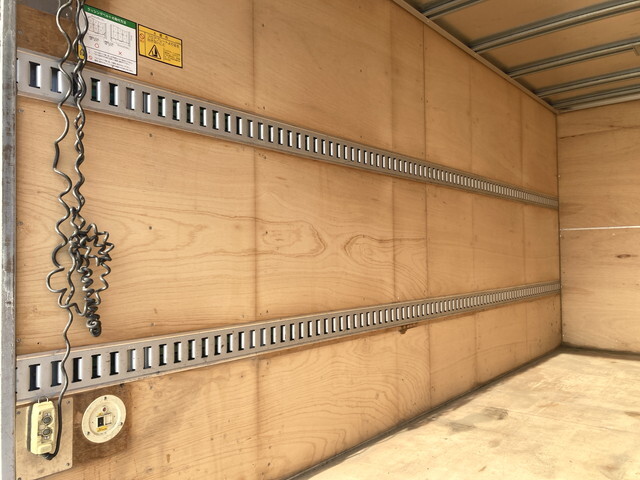 いすゞエルフアルミバン小型（2t・3t）[写真12]