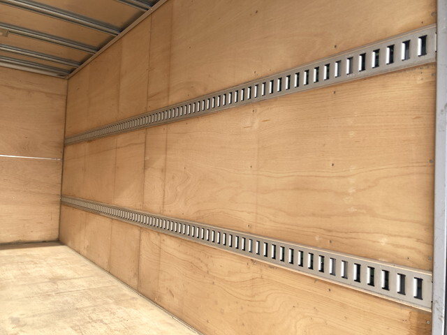 いすゞエルフアルミバン小型（2t・3t）[写真13]