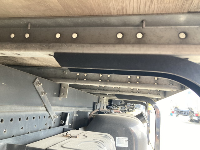 いすゞエルフアルミバン小型（2t・3t）[写真23]