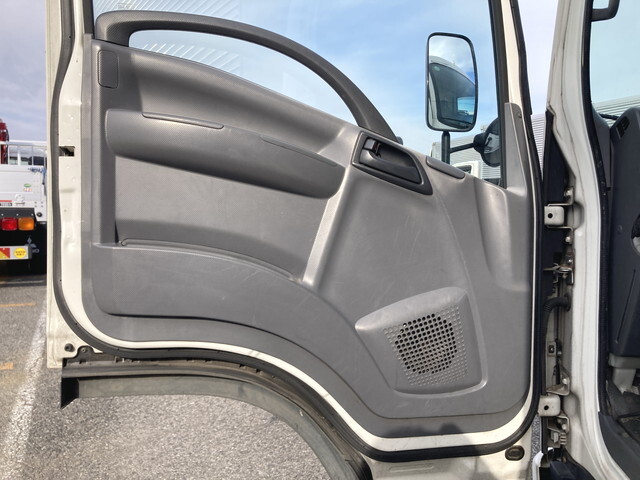 いすゞエルフアルミバン小型（2t・3t）[写真30]