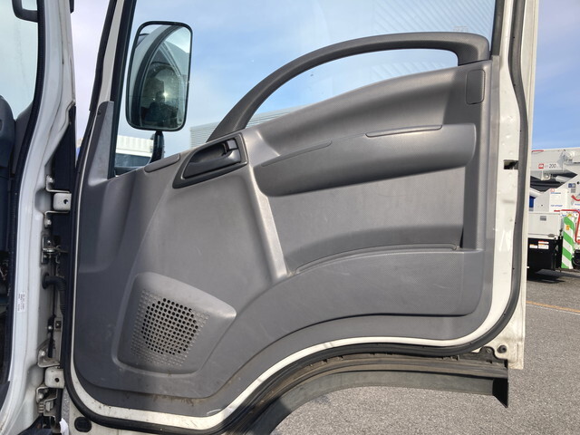 いすゞエルフアルミバン小型（2t・3t）[写真31]