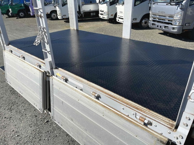 三菱ふそうキャンターアルミブロック小型（2t・3t）[写真17]