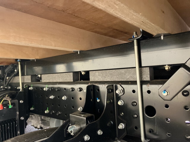 三菱ふそうキャンター平ボディ小型（2t・3t）[写真16]