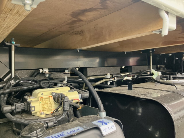 三菱ふそうキャンター平ボディ小型（2t・3t）[写真17]