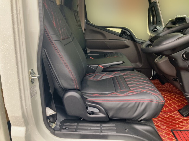 三菱ふそうキャンター平ボディ小型（2t・3t）[写真26]