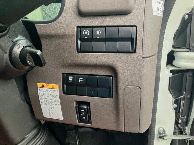 三菱ふそうキャンター平ボディ小型（2t・3t）[写真33]