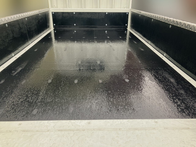 三菱ふそうキャンター平ボディ小型（2t・3t）[写真08]