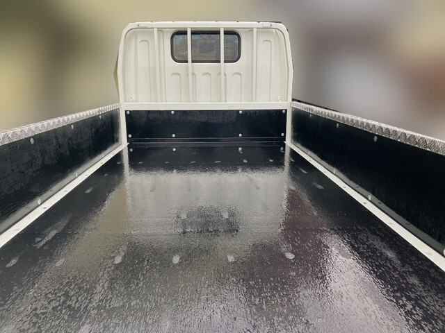 三菱ふそうキャンター平ボディ小型（2t・3t）[写真09]