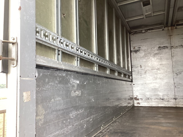 三菱ふそうファイターアルミウイング増トン（6t・8t）[写真08]