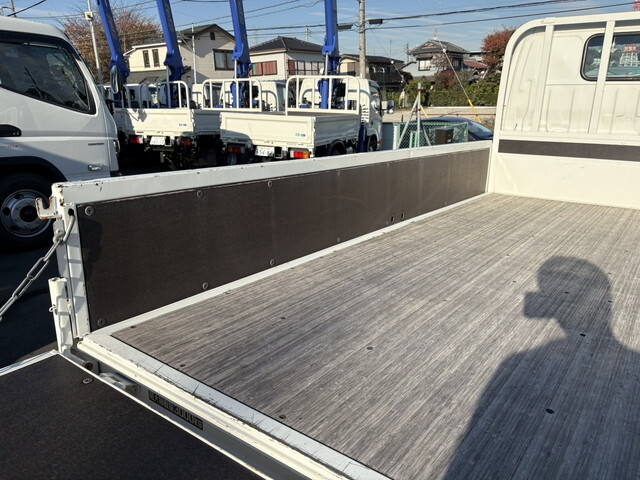 日野デュトロ平ボディ小型（2t・3t）[写真10]