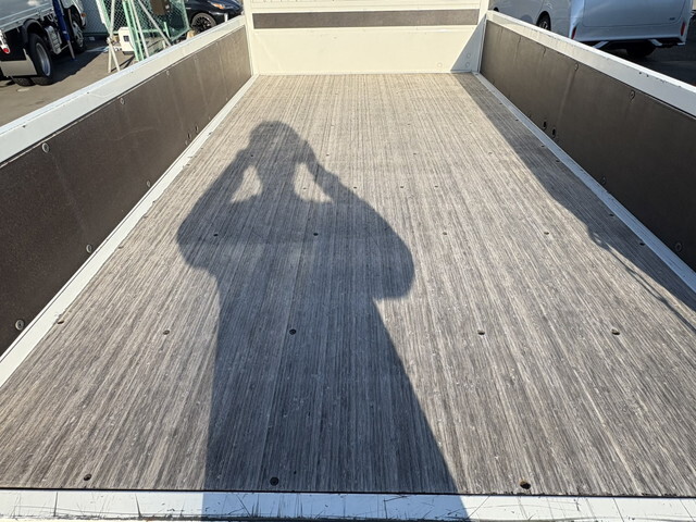 日野デュトロ平ボディ小型（2t・3t）[写真12]