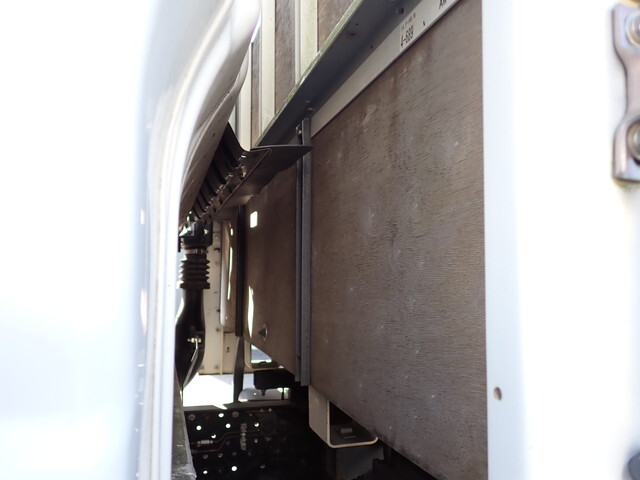 いすゞエルフダブルキャブ（Wキャブ）小型（2t・3t）[写真11]