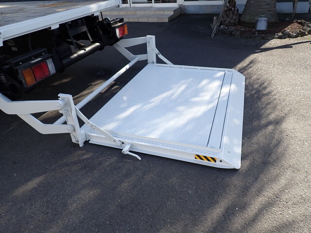 いすゞエルフダブルキャブ（Wキャブ）小型（2t・3t）[写真09]