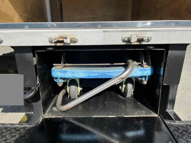 いすゞエルフアルミバン小型（2t・3t）[写真16]