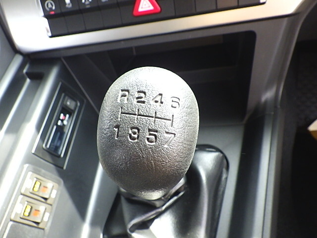 三菱ふそうスーパーグレートセルフクレーン4段大型（10t）[写真17]