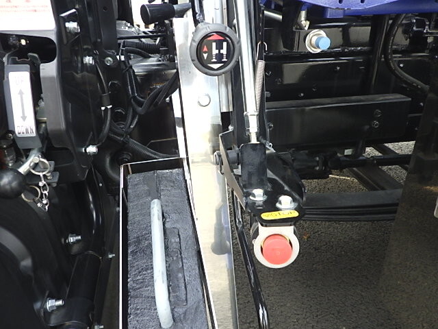 三菱ふそうスーパーグレートセルフクレーン4段大型（10t）[写真27]