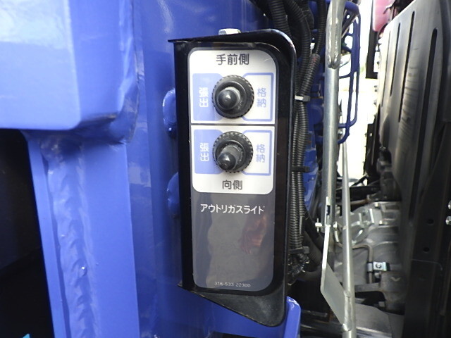 三菱ふそうスーパーグレートセルフクレーン4段大型（10t）[写真31]