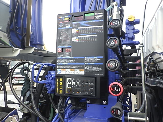 三菱ふそうスーパーグレートセルフクレーン4段大型（10t）[写真32]