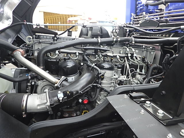 三菱ふそうスーパーグレートセルフクレーン4段大型（10t）[写真34]