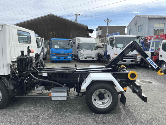 いすゞエルフコンテナ専用車小型（2t・3t）[写真10]