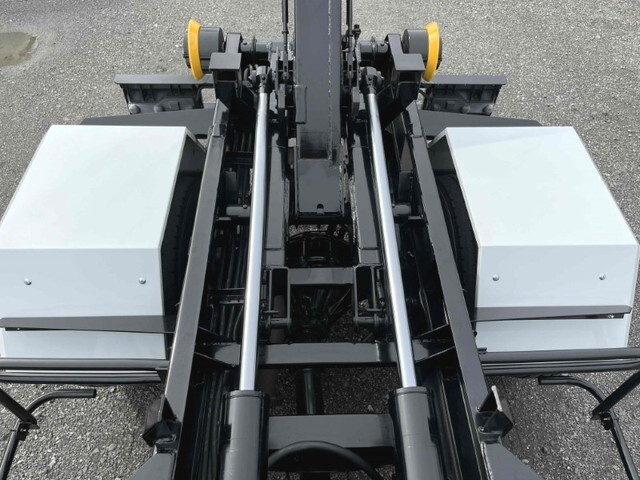 いすゞエルフコンテナ専用車小型（2t・3t）[写真12]