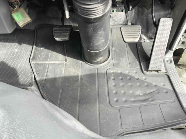 いすゞエルフコンテナ専用車小型（2t・3t）[写真37]