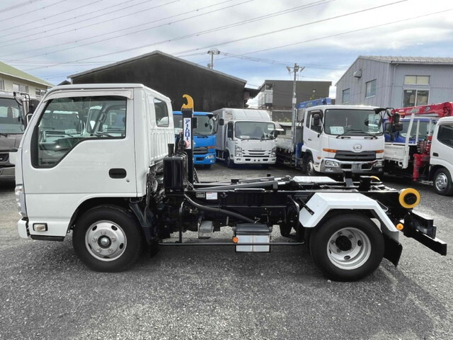 いすゞエルフコンテナ専用車小型（2t・3t）[写真06]