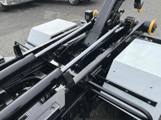 いすゞエルフコンテナ専用車小型（2t・3t）[写真09]