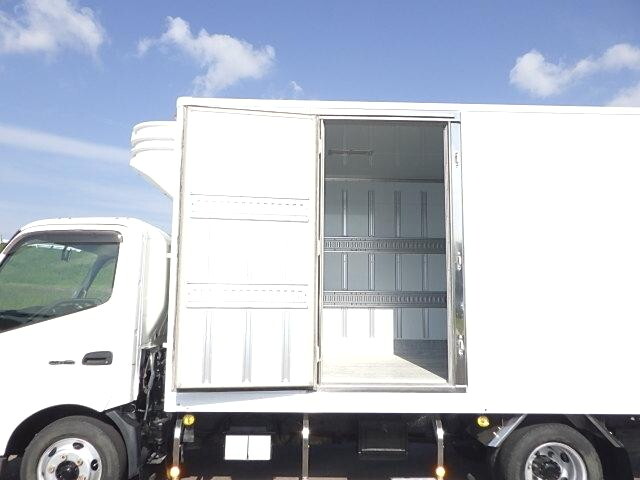 日野デュトロ冷凍車（冷蔵車）小型（2t・3t）[写真05]