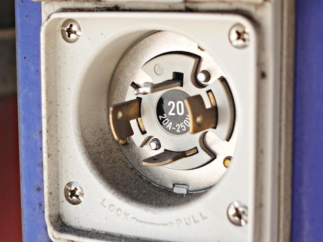 いすゞエルフ冷凍車（冷蔵車）小型（2t・3t）[写真13]