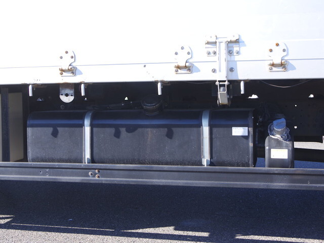 三菱ふそうファイターアルミブロック中型（4t）[写真15]