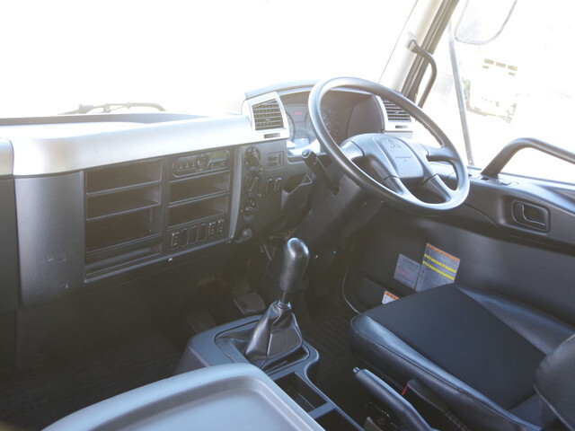 三菱ふそうファイターアルミブロック中型（4t）[写真27]