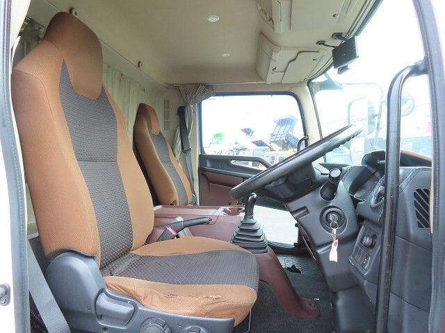 日野レンジャー冷凍車（冷蔵車）中型（4t）[写真16]