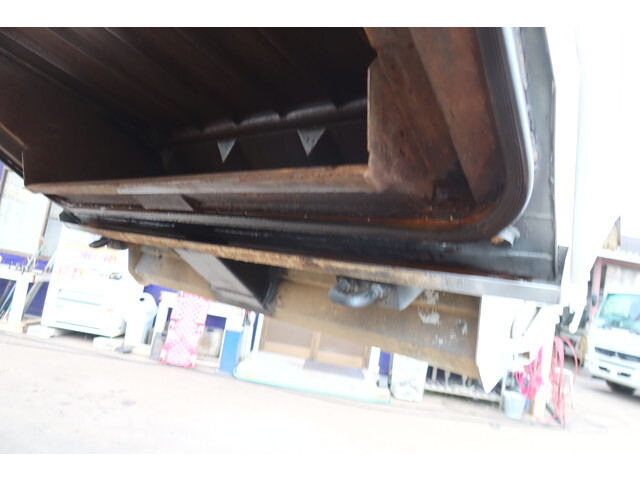 日野レンジャーパッカー車（塵芥車）中型（4t）[写真12]