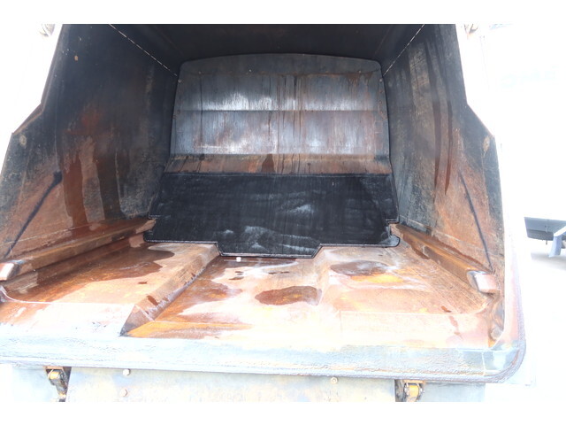 日野レンジャーパッカー車（塵芥車）中型（4t）[写真14]