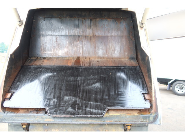 日野レンジャーパッカー車（塵芥車）中型（4t）[写真17]