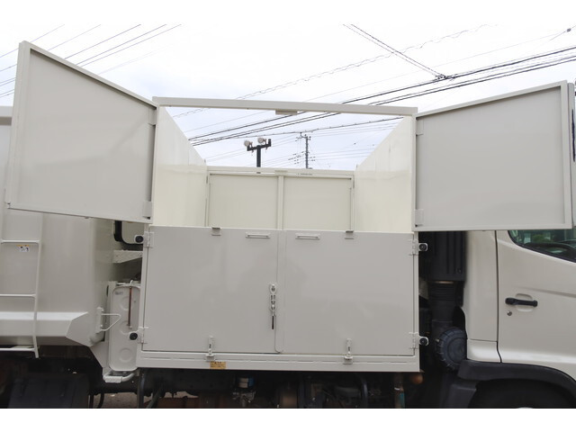 日野レンジャーパッカー車（塵芥車）中型（4t）[写真09]