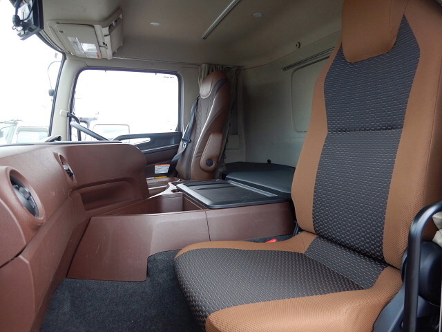 日野プロフィアコンテナ専用車大型（10t）[写真16]