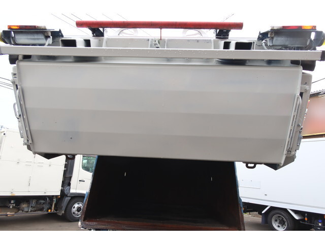 いすゞエルフパッカー車（塵芥車）小型（2t・3t）[写真11]
