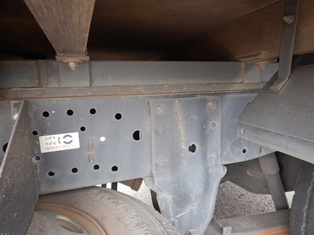 いすゞエルフ平ボディ小型（2t・3t）[写真11]