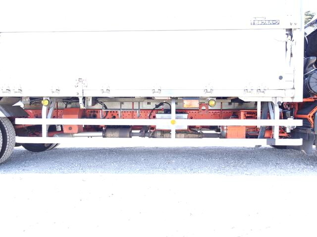 いすゞフォワード冷蔵冷凍ウイング中型（4t）[写真14]