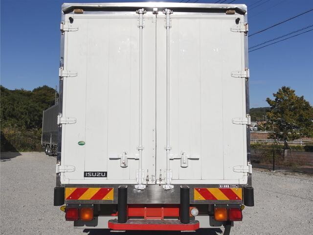 いすゞフォワード冷蔵冷凍ウイング中型（4t）[写真02]