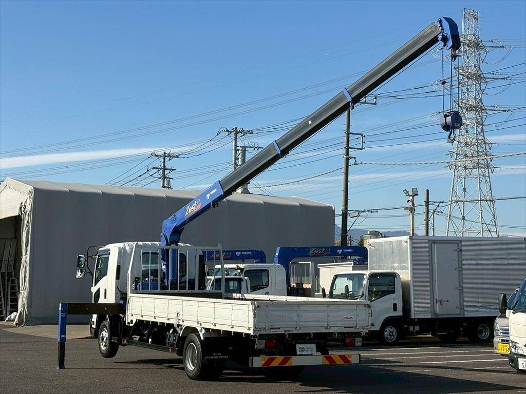 いすゞフォワードクレーン4段中型（4t）[写真12]