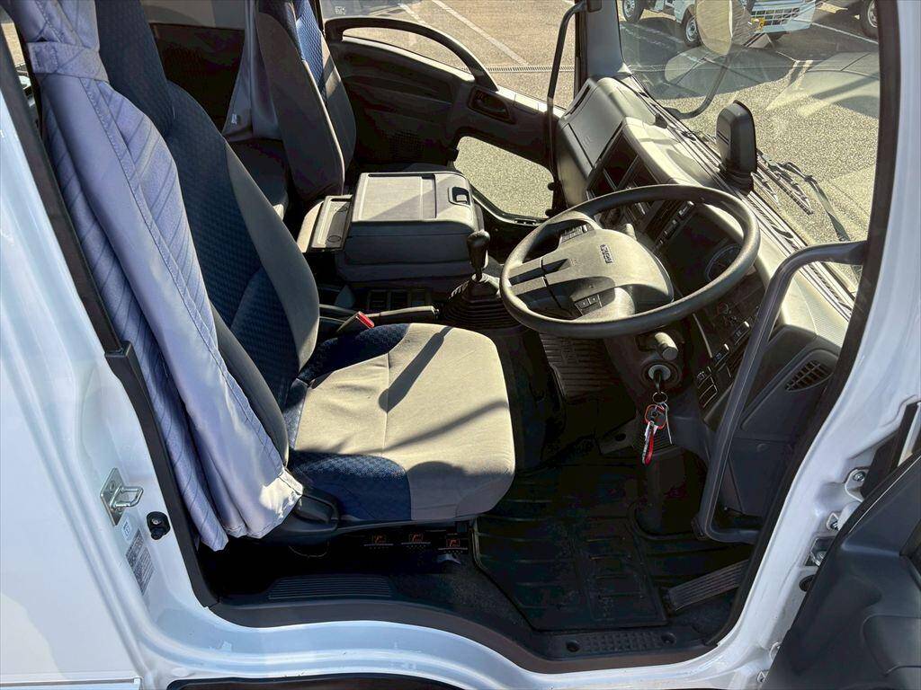 いすゞフォワードクレーン4段中型（4t）[写真19]