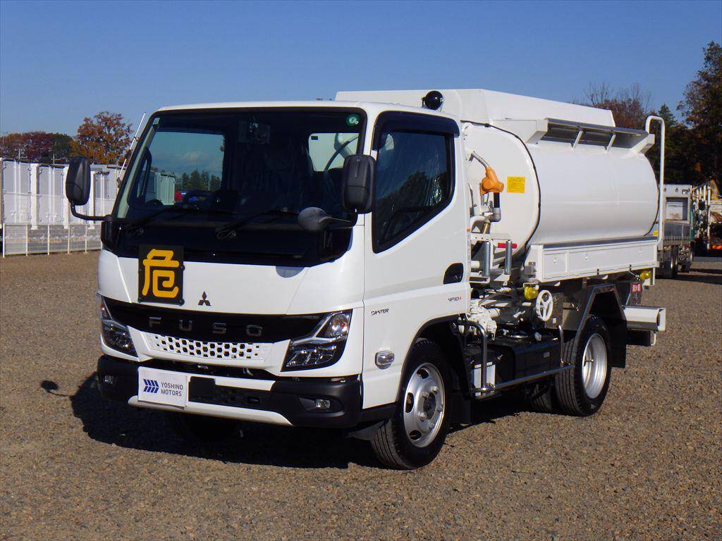 三菱ふそうキャンタータンク車（タンクローリー）小型（2t・3t）[写真01]