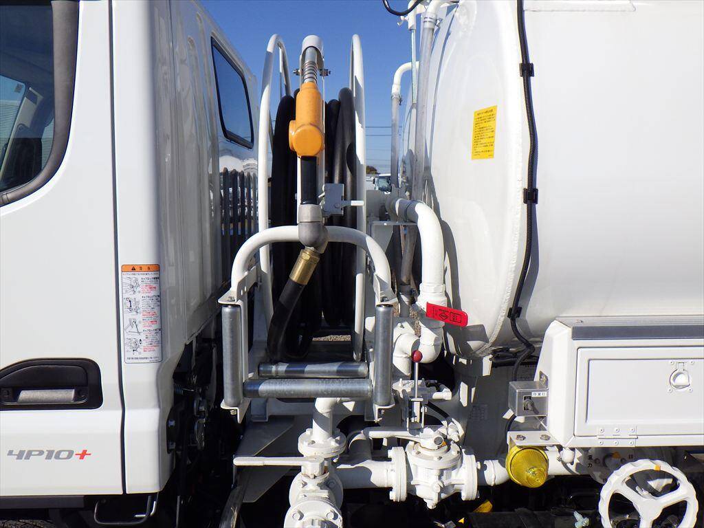 三菱ふそうキャンタータンク車（タンクローリー）小型（2t・3t）[写真14]