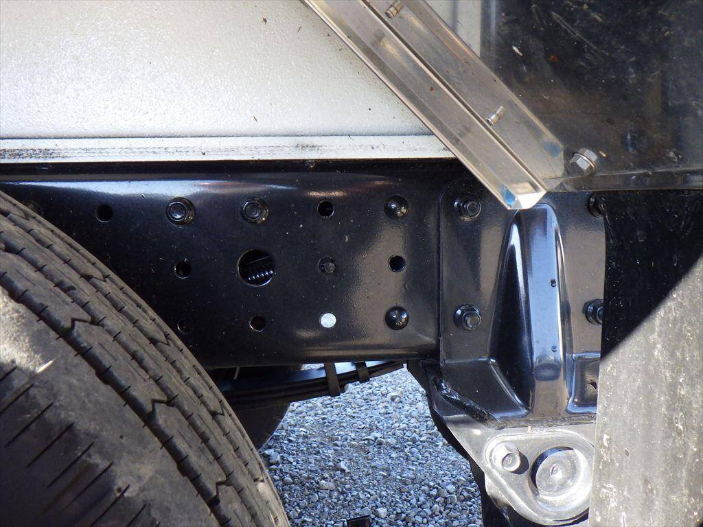 三菱ふそうキャンタータンク車（タンクローリー）小型（2t・3t）[写真16]