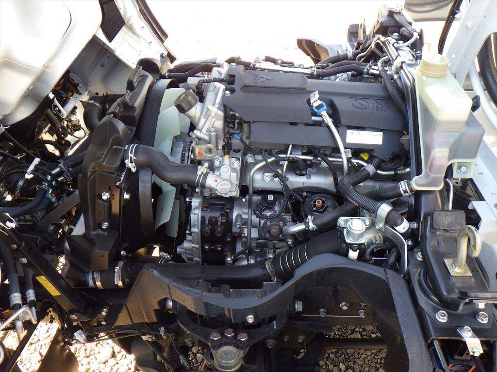 三菱ふそうキャンタータンク車（タンクローリー）小型（2t・3t）[写真18]