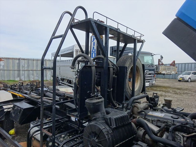 いすゞフォワードコンテナ専用車中型（4t）[写真12]