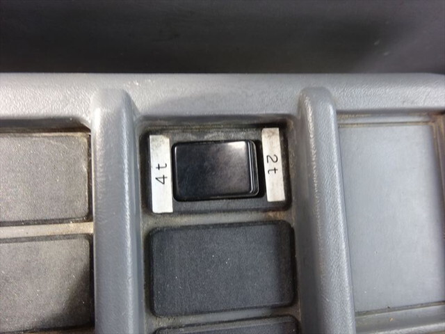 いすゞフォワードコンテナ専用車中型（4t）[写真24]